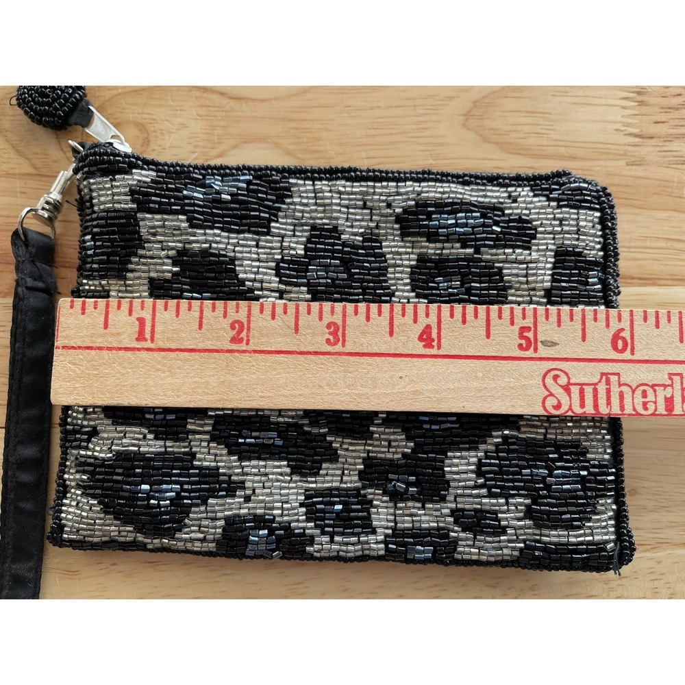 Vintage Small Hand Beaded Leopard Coin Purse - Picture 3 of 16